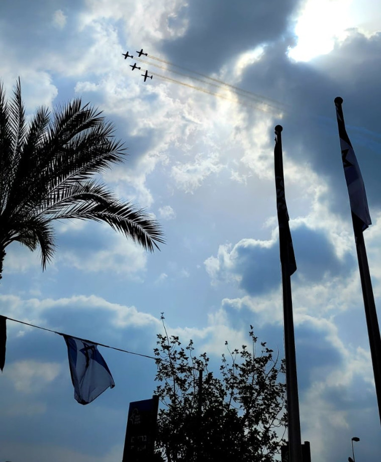 מטס מעל הגן הלאומי חמת טבריה