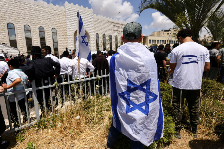 הלווית הנרצחים באלעד