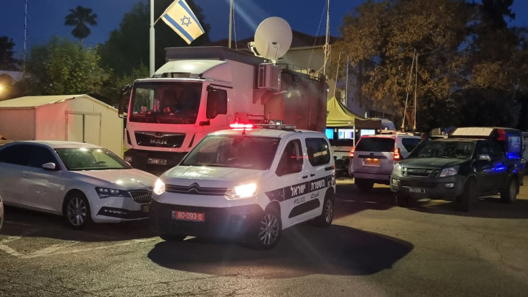 חפ''ק במשטרה במצוד אחר המחבלים