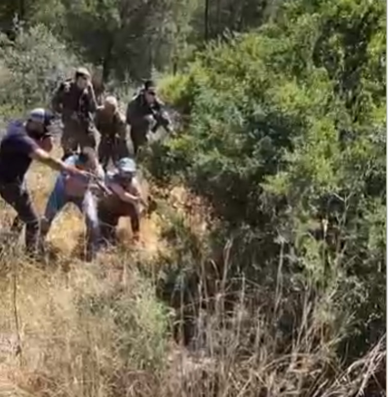 רגע לכידת המחבלים שביצעו את הפיגוע באלעד