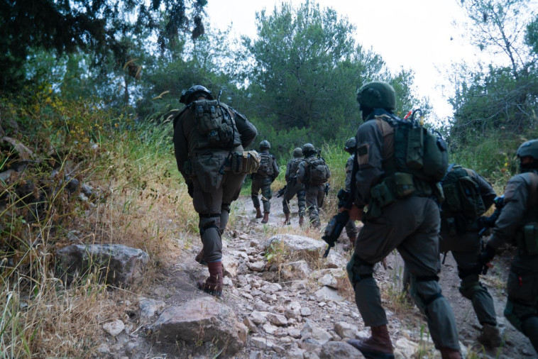 החיפושים אחר המחבלים שביצעו את הפיגוע באלעד