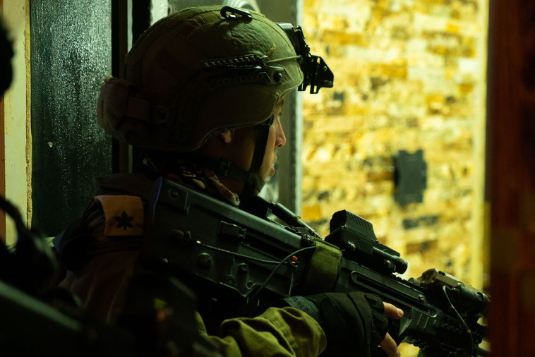 כוחות הביטחון במעצר חשודים בסיוע לפיגועים בערים אלעד ואריאל