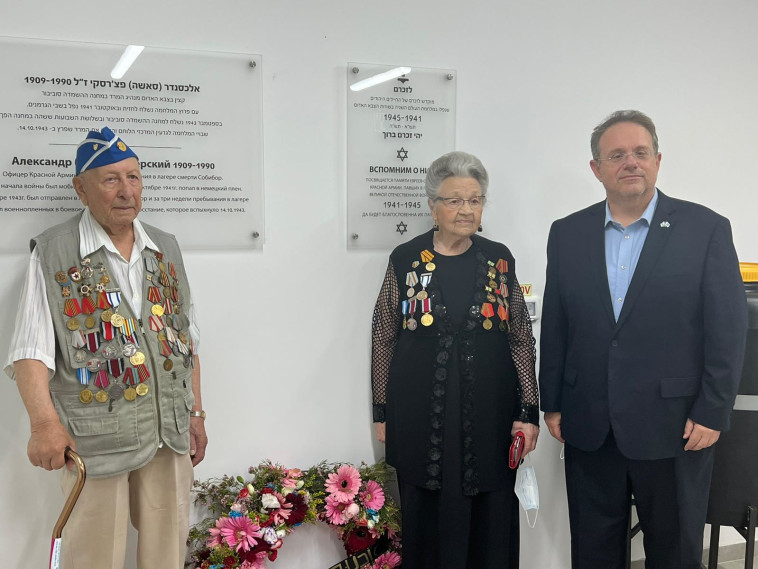 סמיון בטקס שערכה עמיגור לדיירי בתי גיל הזהב, ניצולי השואה