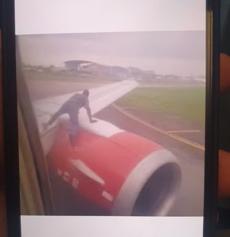 התמונות שהופצו אודות המטוס שהתרסק (צילום: דוברות רשות שדות התעופה)