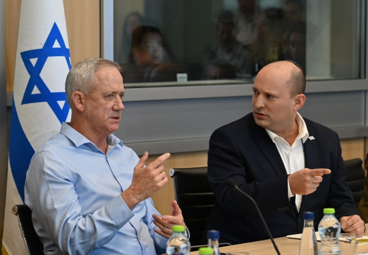 ראש הממשלה נפתלי בנט, שר הביטחון בני גנץ