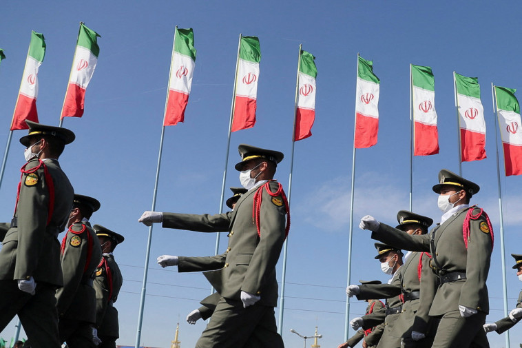 Revolutionary Guards in Iran (Photo: Reuters)