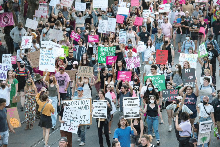 הפגנה בארה''ב למען הזכות להפלות (צילום: רויטרס)