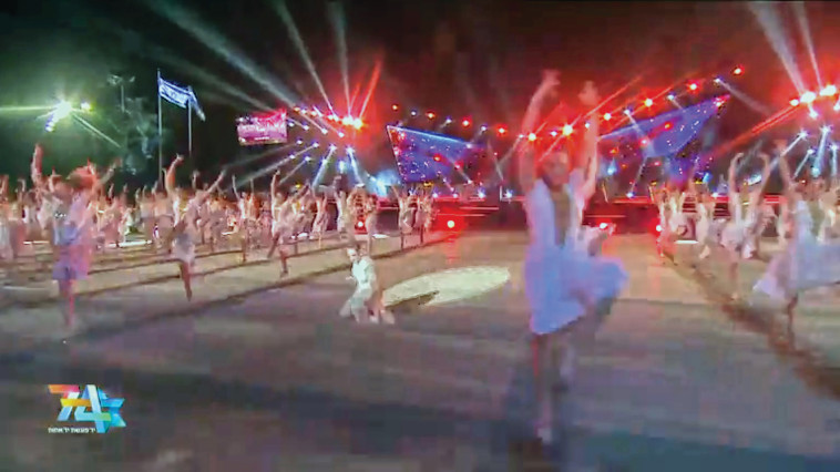 ואלרי חמאתי מועדת בטקס המשואות (צילום: צילום מסך)