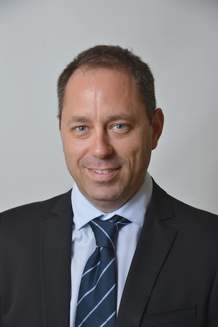 עודד גולן מנכ''ל דור אלון מקבוצת אלון רבוע כחול