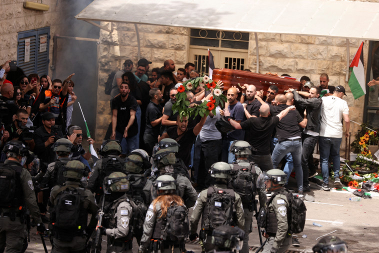 הלווית העיתונאית שירין אבו עקל'ה בירושלים (צילום:  REUTERS/Ammar Awad)