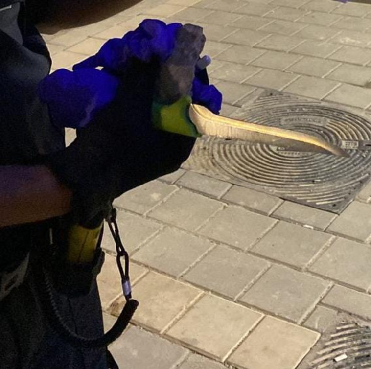 הפריטים שנתפסו אצל החשוד