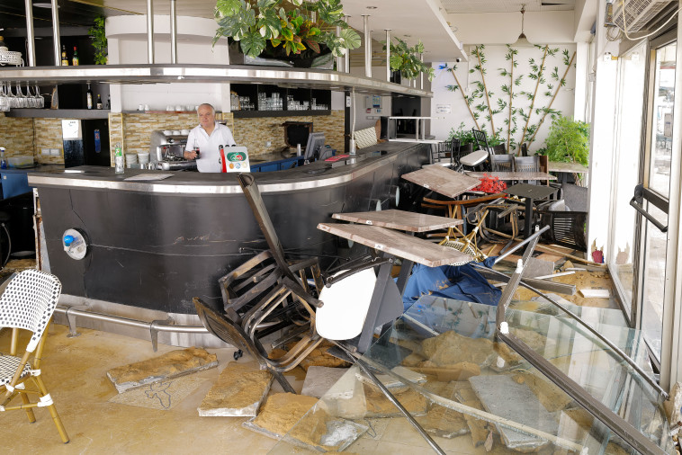 הנזקים בטיילת טבריה בעקבות הסופה 