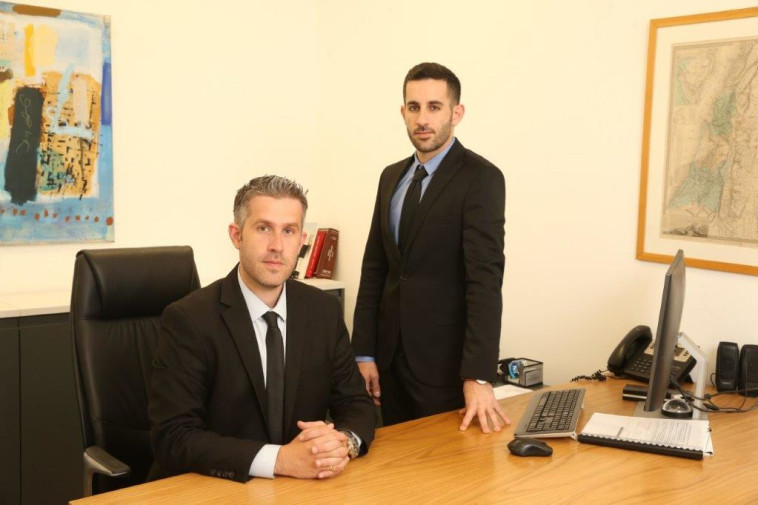 עורכי הדין בן קרפל ואדם קרפל (צילום: אלעד גרשגורן)