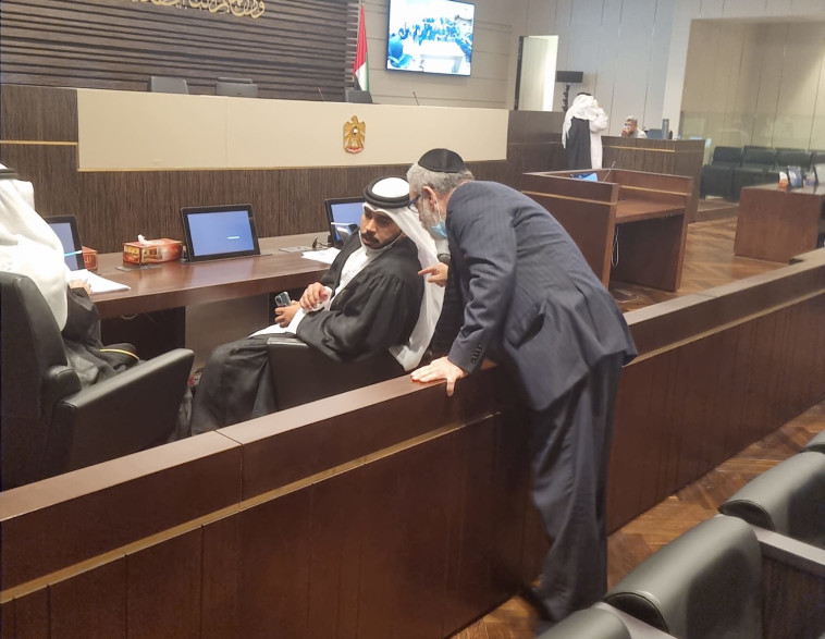 עו''ד מרדכי ציבין ועורך הדין אחמד סעיד אלמזרועי  (צילום: באדיבות המרכז מוסאוא)
