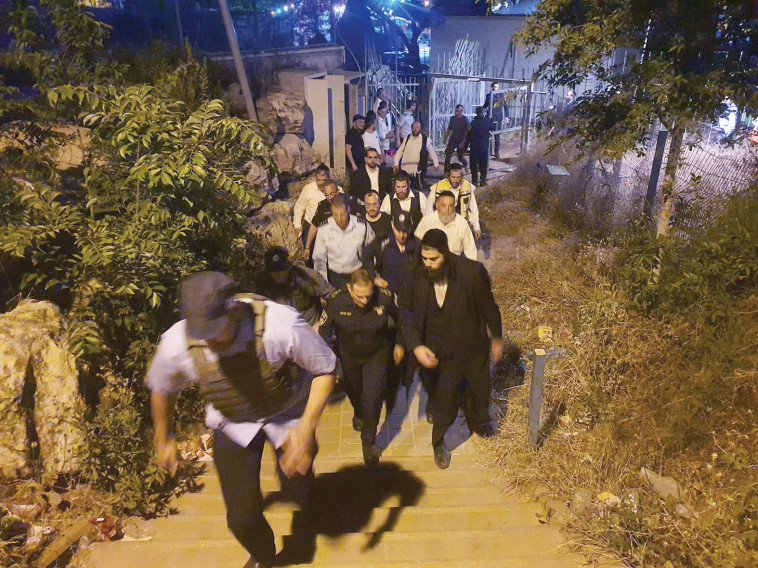 ישראל פרוש בזירת הפיגוע