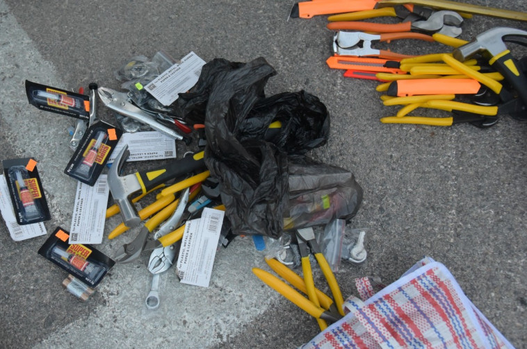 הכלים שנעצרו אצל החשודים