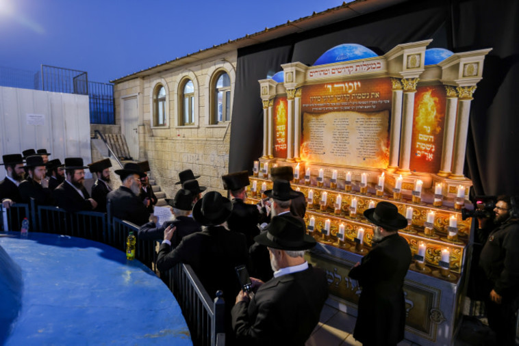 הדלקת נרות לזכר 45 המתים בהילולת הר מירון