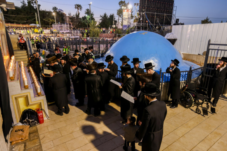 הדלקת נרות לזכר 45 המתים בהילולה בהר מירון