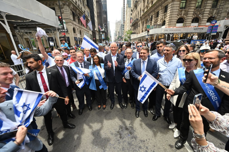 גנץ במצעד התמיכה בישראל בניו יורק (צילום: אריאל חרמוני, משרד הביטחון)