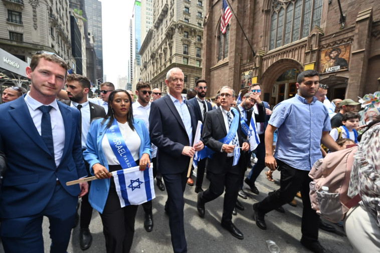 תמנו שטה וגנץ במצעד התמיכה בישראל בניו יורק (צילום: אריאל חרמוני, משרד הביטחון)