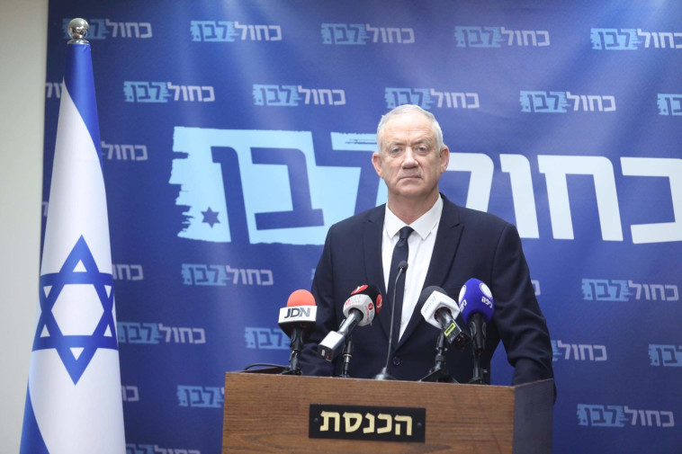 שר הביטחון בני גנץ בפתח ישיבת סיעתו