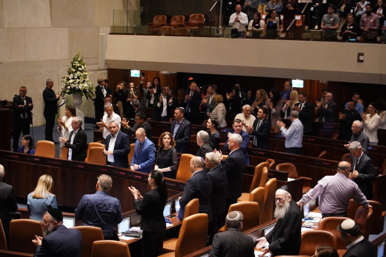 אישור חוק ממדים ללימודים