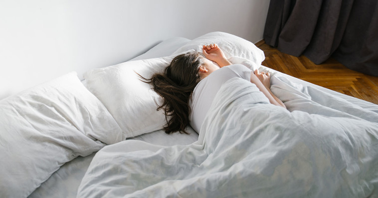 נשים נכנסות לישון מוקדם יותר מבני זוגן (צילום: ingimage ASAP)
