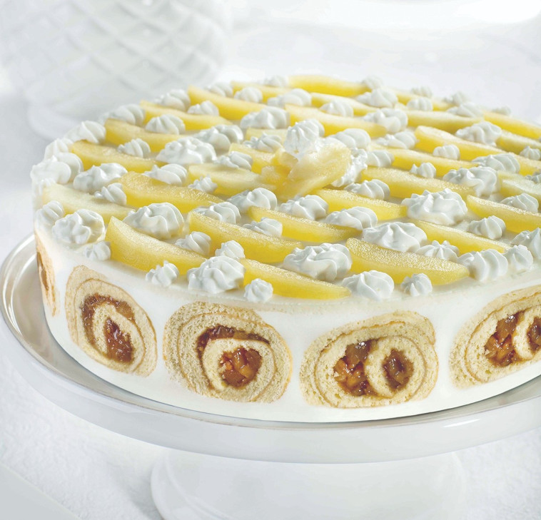 עוגת גבינה בשילוב גלילת תפוחים (צילום: פסקל פרץ-רובין)