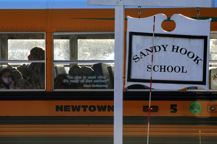 בית הספר סנדי הוק  (צילום: REUTERS/Carlo Allegri)