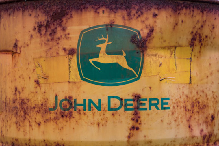 בחינת ג'ון דיר, הם הבעלים של כל המידע שנאסף על ידי החקלאים עצמם