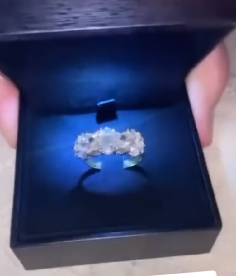 טבעת האירוסין המוגזמת