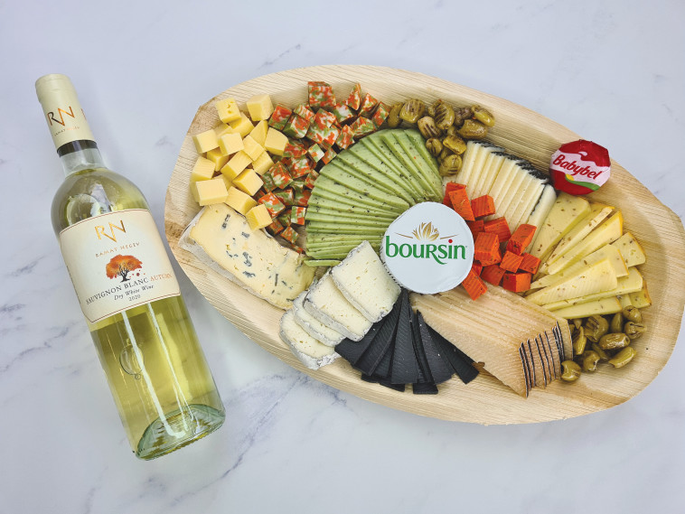Cheese and wine package boutique (Photo: Lee Eitan)
