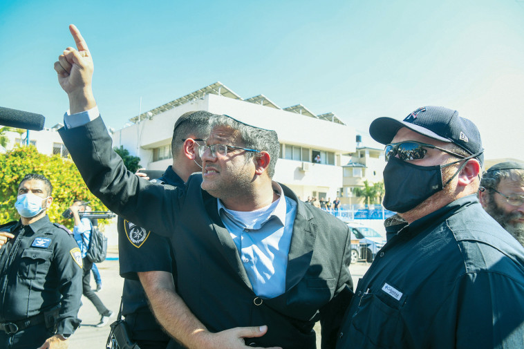 אלוף בהדלקת מדורות. איתמר בן גביר