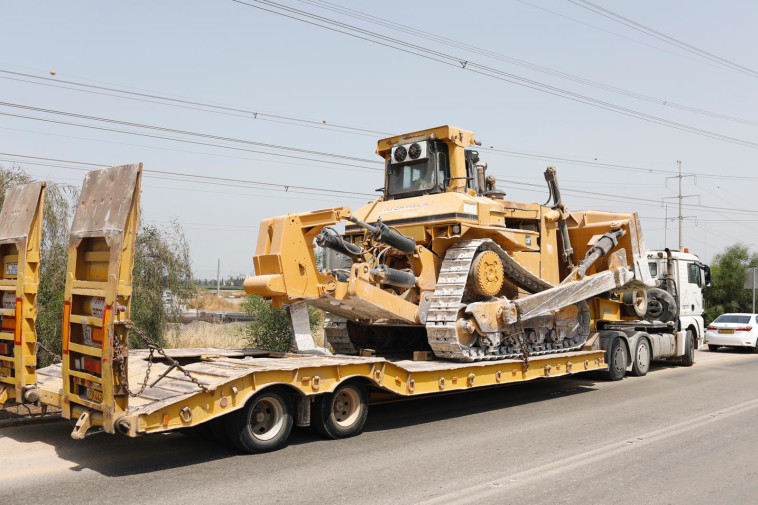 הבולדוזר ששכרו 'שלום עכשיו'