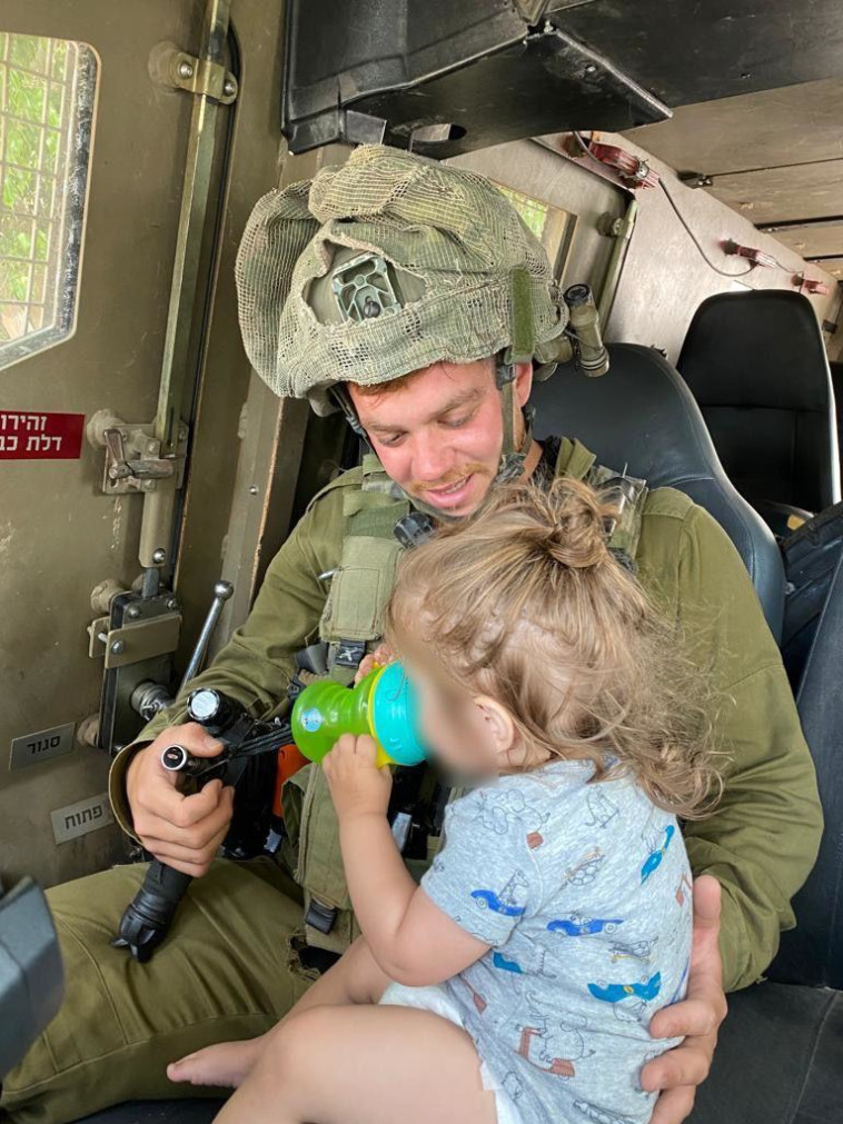 התינוק שאותר על ידי כוחות צה''ל לאחר ששהה בתוך רכב שנגנב