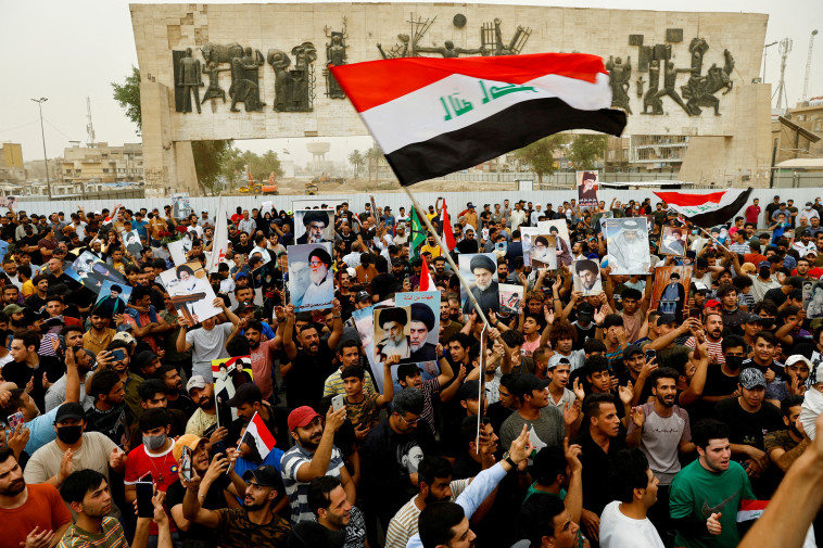 הפגנת תמיכה בחוק בעיראק  (צילום: REUTERS/Thaier al-Sudani)