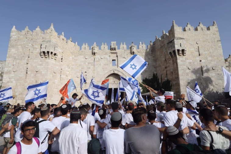 ריקוד דגלים