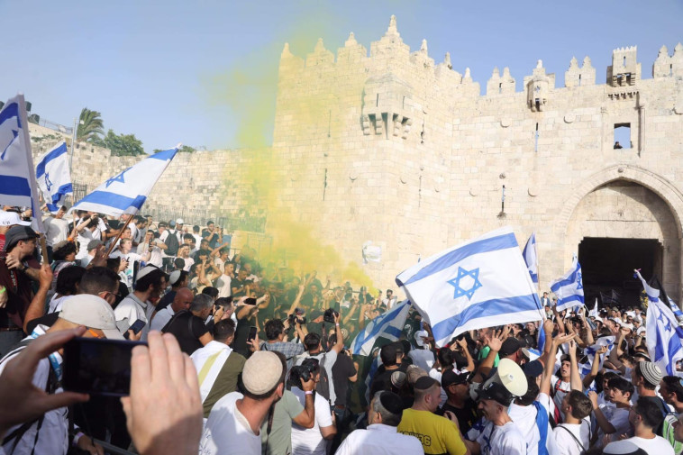 מצעד הדגלים