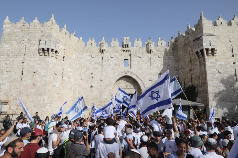 מצעד הדגלים בשער שכם