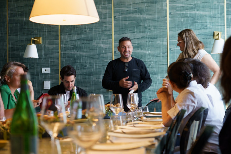 השף שחף שבתאי במסעדת פופ אנד פופ 