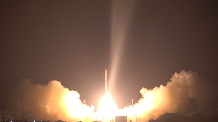 שיגור הלווין 'אופק' (צילום: אגף דוברות והסברה במשרד הביטחון)