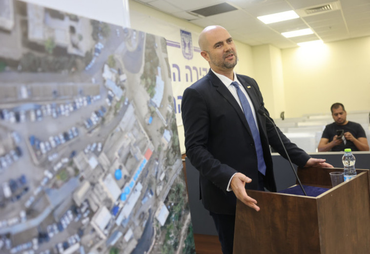 אמיר אוחנה מעיד בוועדת החקירה לאסון מירון