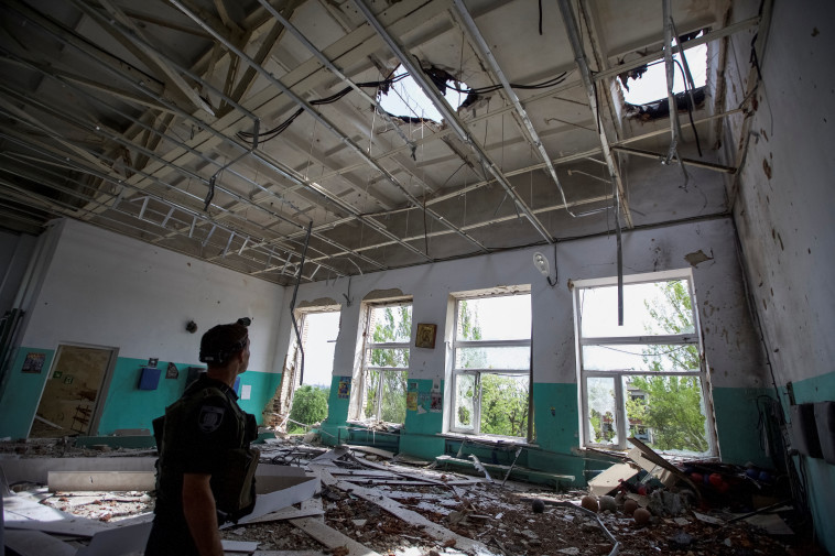 נזקי התקיפה הרוסית במחוז דונייצק, אוקראינה (צילום: REUTERS/Anna Kudriavtseva)