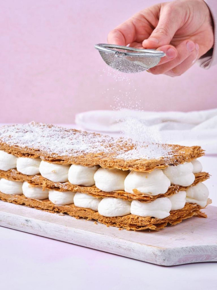 קולקציית קינוחים לשבועות של רשת ''קפה נאמן''