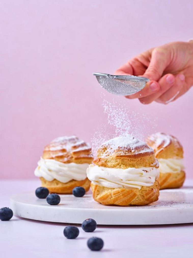 קולקציית קינוחים לשבועות של רשת ''קפה נאמן''