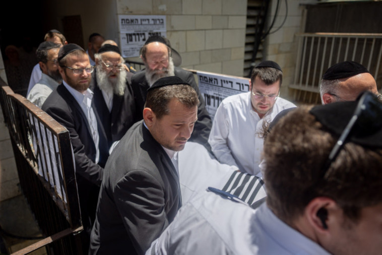 לווית אורי זוהר