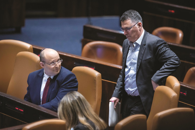 נפתלי בנט וגדעון סער במליאת הכנסת