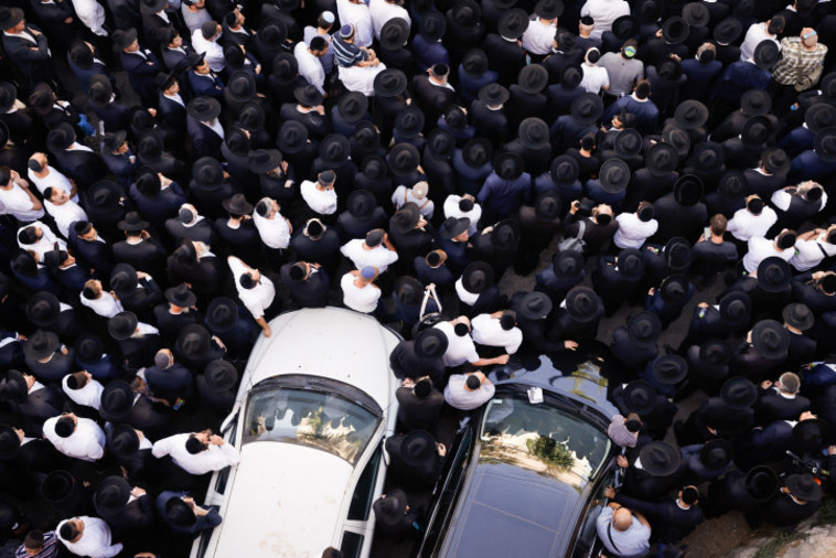 הלווית אורי זוהר