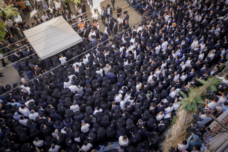 הלווית אורי זוהר