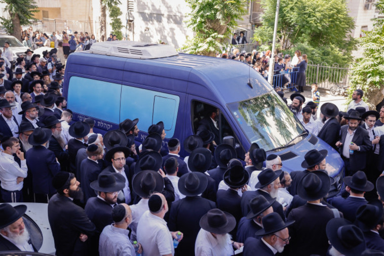 הלווית אורי זוהר